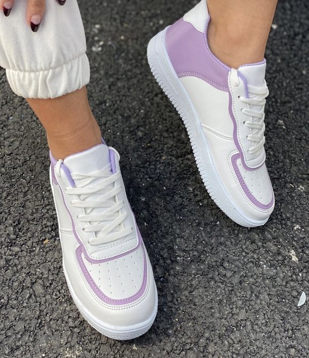 Нови дамски маратонки лилаво-бели