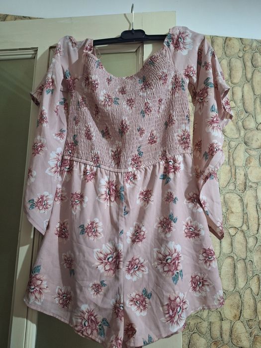 Vând tot ce se vede