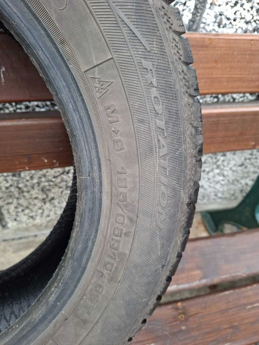 Продавам зимни гуми 185/65/15.