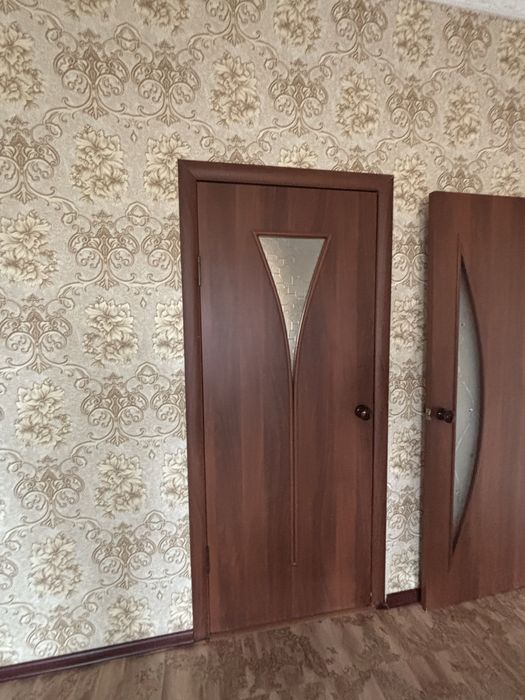 двери разные.