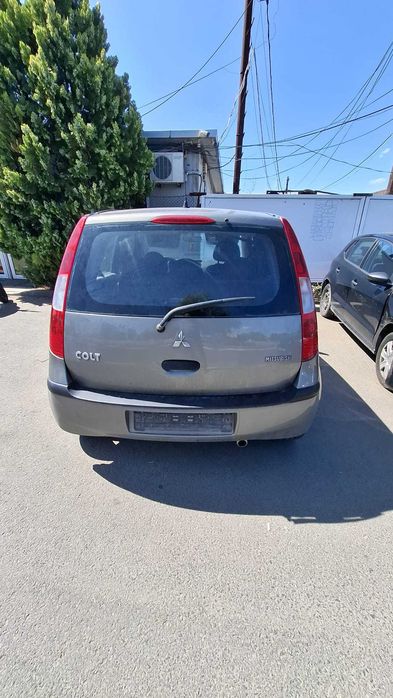 Dezmembrez Mitsubishi Colt