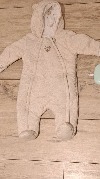 Vând Pompă de sân Philips Avent + combinezon