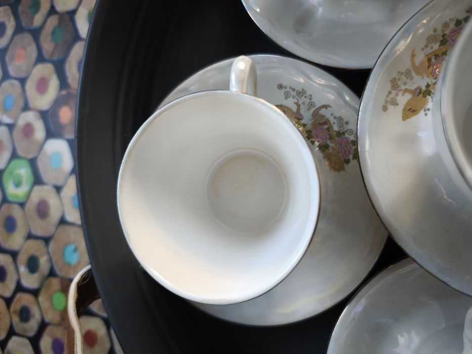 Лот от различни видове чаши