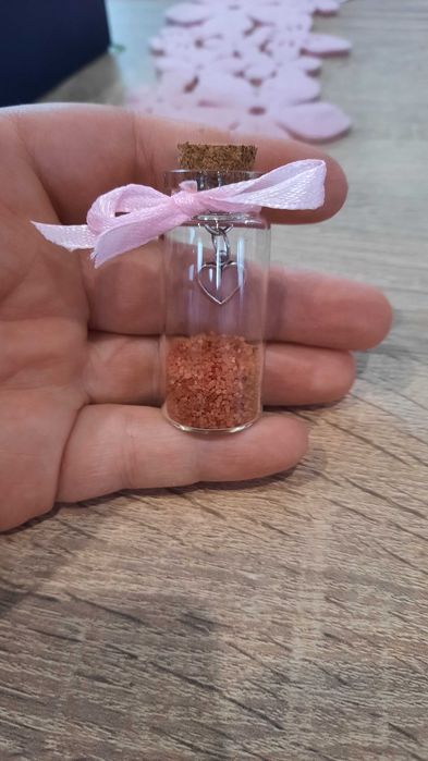 Стъклени шишенца ,Подаръче за вашите гости за повод.