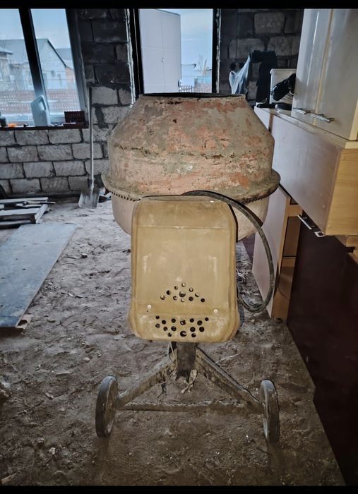 Бетономешалка б/у.