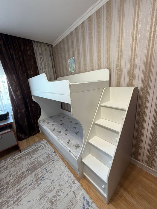 Продам кровать двухярусная