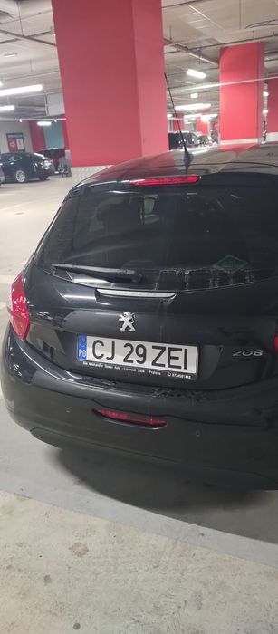 Vând Peugeot  1.2 benzi a