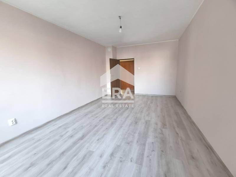 Продава се Тристаен апартамент в Хасково, Дружба 1 - 108 кв.м за 1039 €/кв.м - Снимка #1