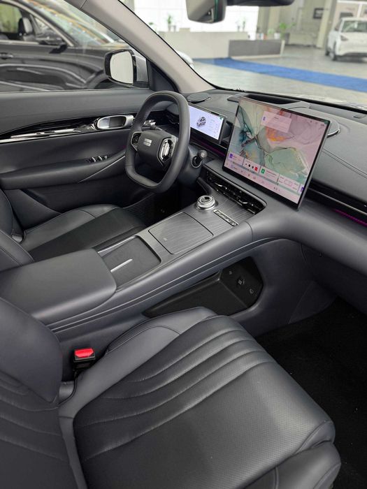 Geely EX 5 EV 490 km rasmiy dillerda nalichida