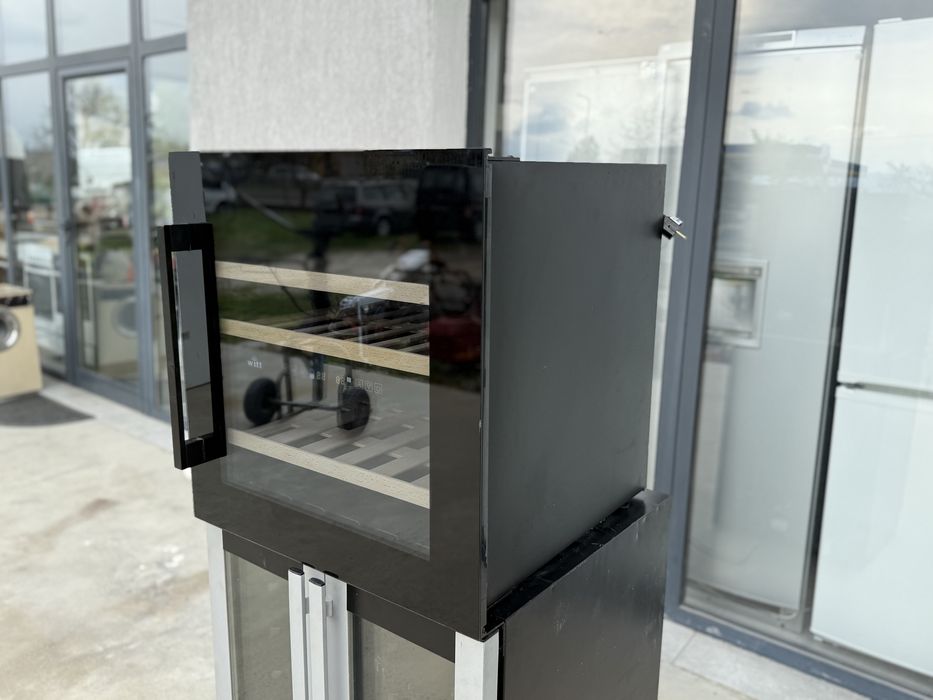 Малка хладилна  витрина с вентилатор  2 температурни нива