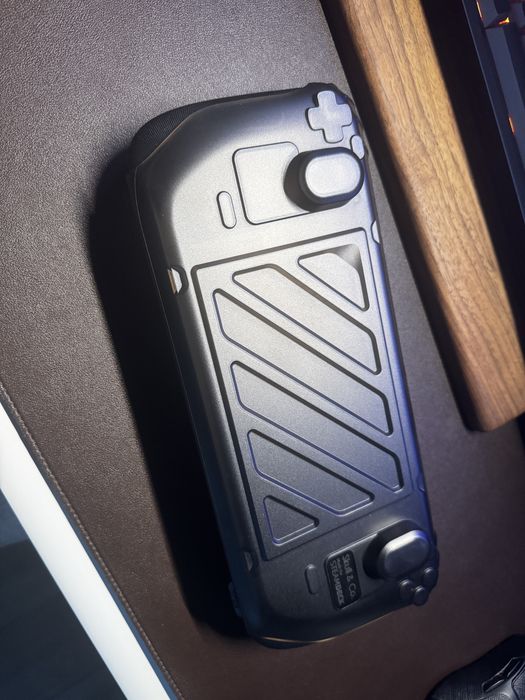 Steam Deck OLED 512gb + case Skull and Co
