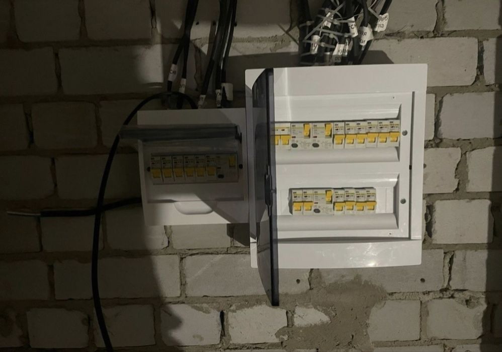 Услуги Электрика . Любой сложности .