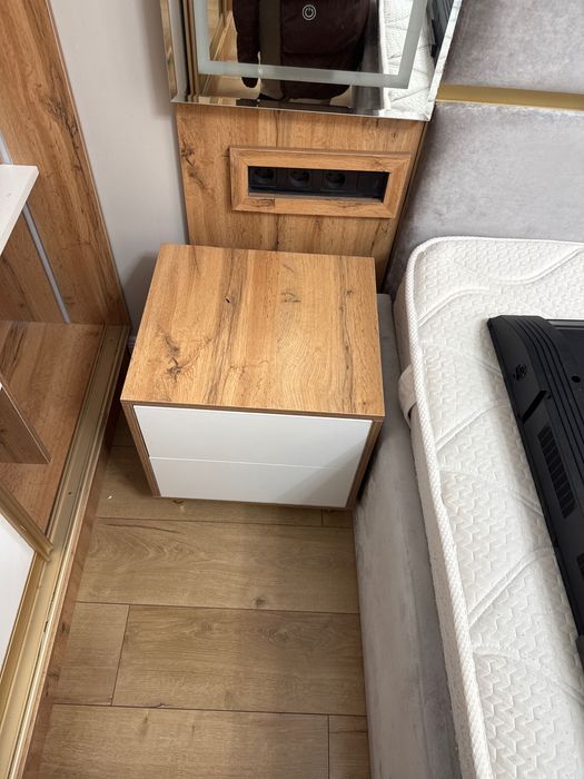 Кровать 1.80  с зеркалом и 2тумбами