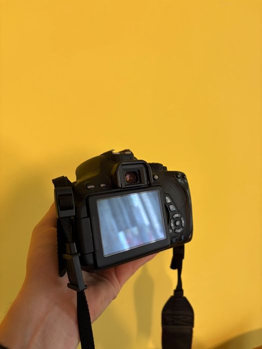Aparat Foto Canon EOS 700D