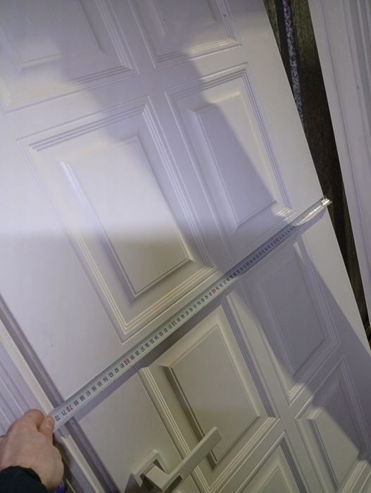 Продам 2 двери с касяками