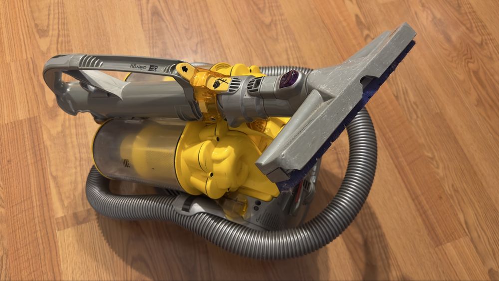 aspirator Dyson DC11 perfect functional