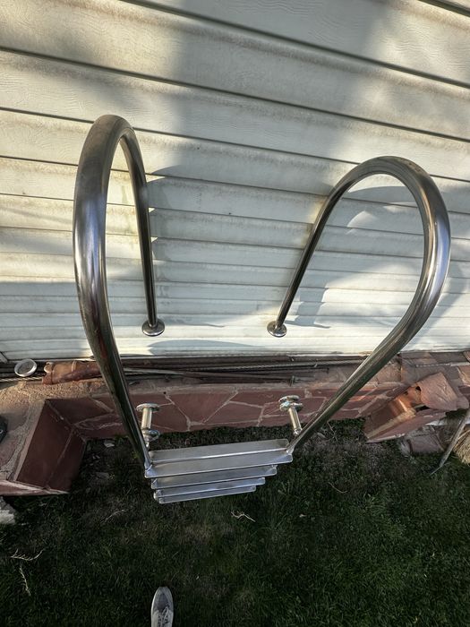 Лестница для бассейна (из нержавайки)