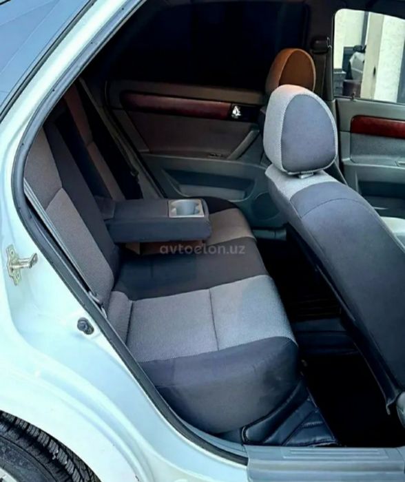 Ласетти 1.6 автомат. 2013. Бензин.