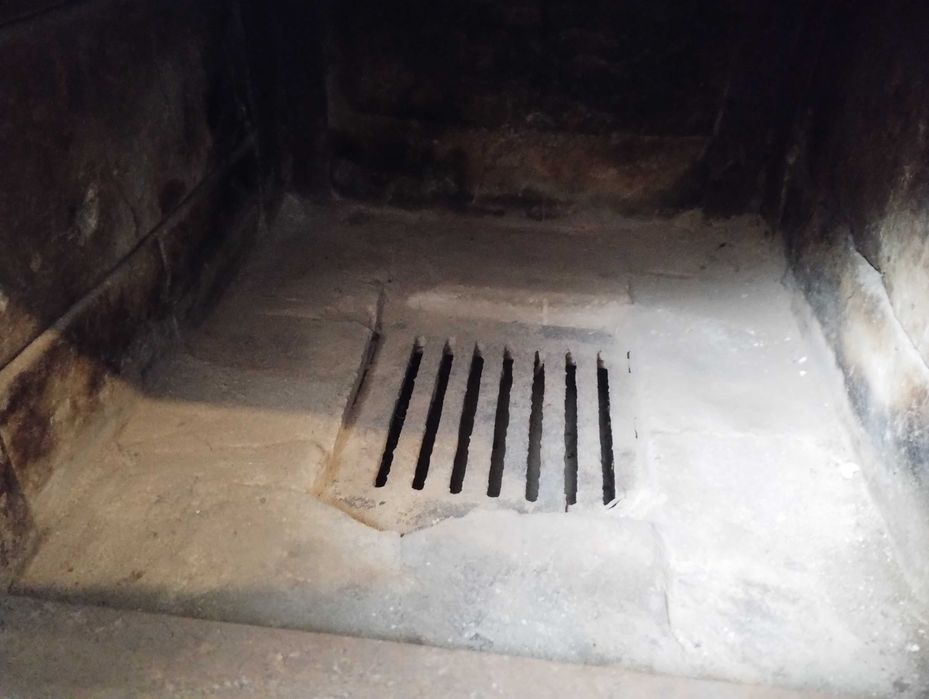 Камина за отопление на дърва