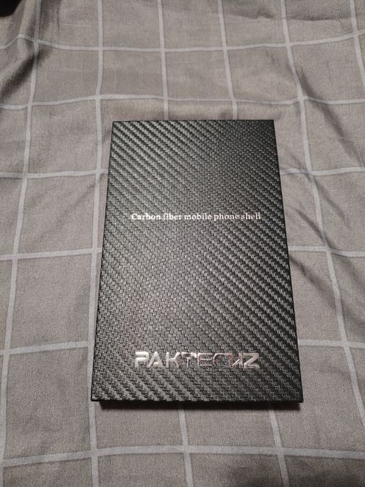 Vând husa din carbon  IPhone 15 pro max
