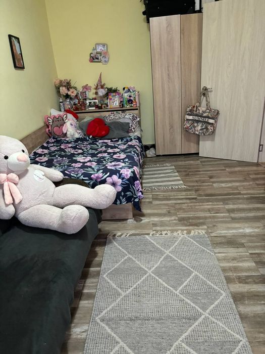 Давам гарсониера под наем.