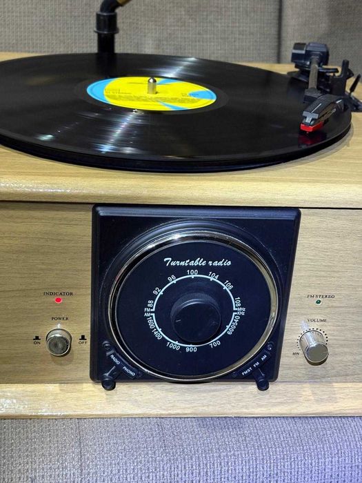 Pick-up ELTA cu radio AM FM si boxe stereo