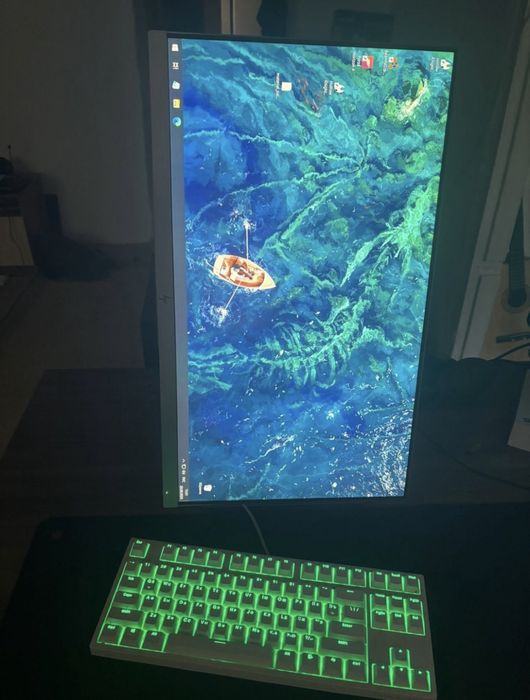 Монитор HP 243  .