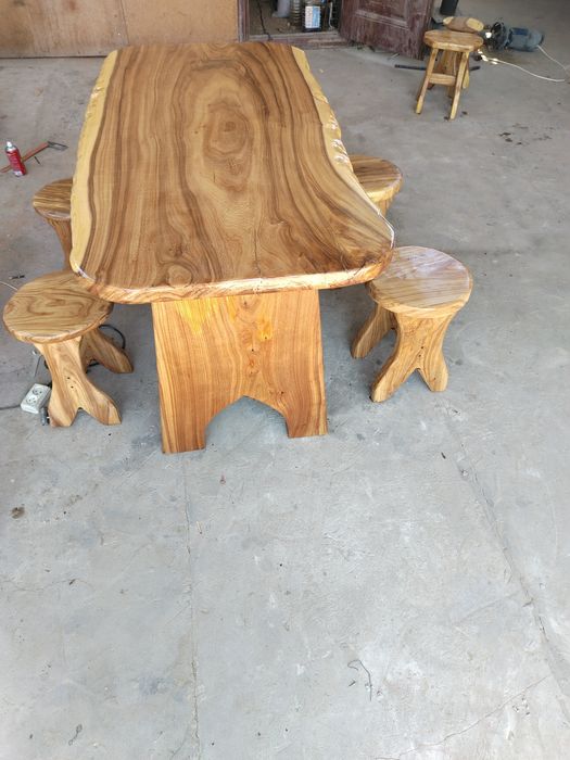 Продам Стол с карагача