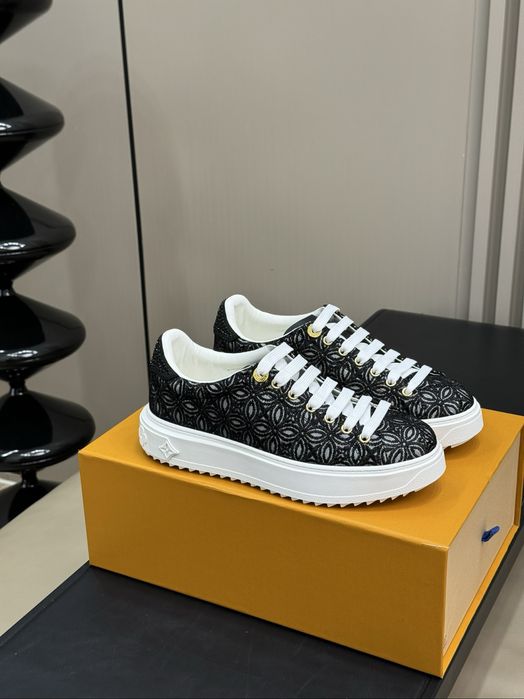 Adidasi Louis Vuitton