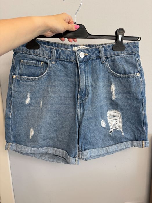 Къси панталонки на различни марки (Zara, Stradivarius, H&M…)