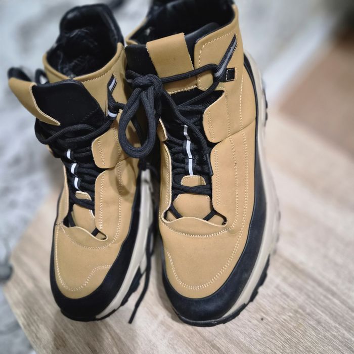 Мужские кроссовки. Размер 43