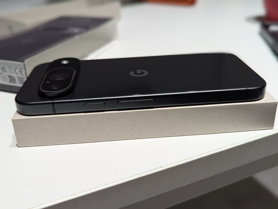 Телефон Google Pixel 9