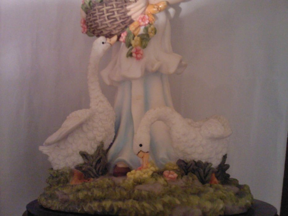 Domnisoara, cos de flori si gaste / ied, bibelou colectia Leonardo