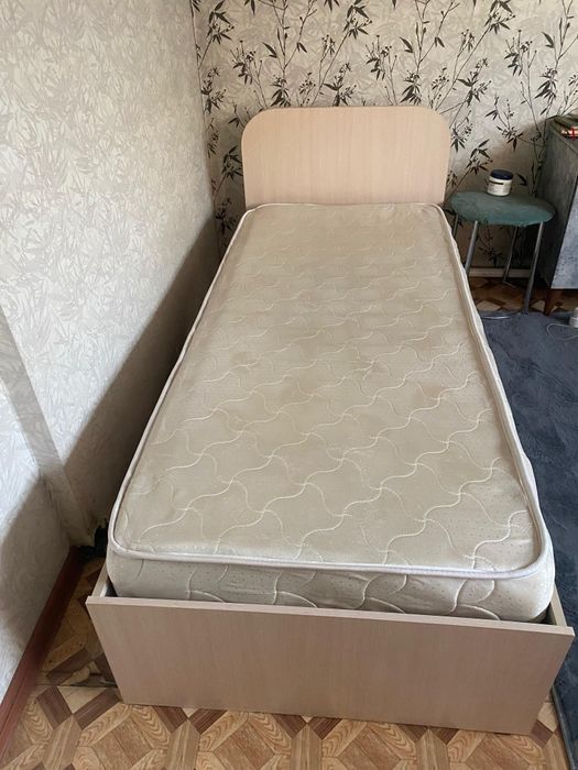 Продам односпальную кровать