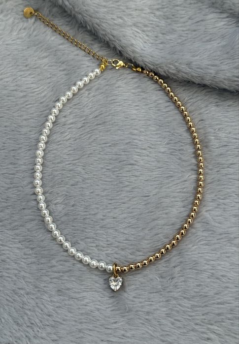 Ръчно изработени колиета от естествени перли, камъни и стомана