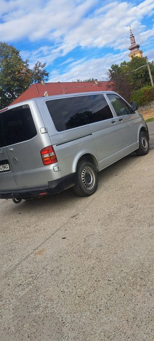 Vând microbuz 8+1