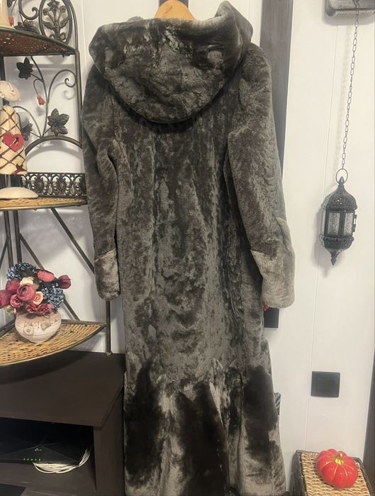 Шуба цигейковая с капюшоном 46 размер