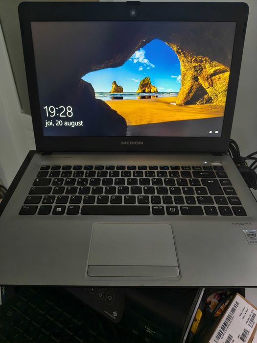 Medion Akoya E4214, 8GB RAM, SSD, slot SD, 2x HDD, Windows 10 + Office 2024. Alimentator, fără baterie.