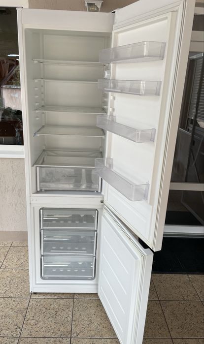 Vand combina frigorifica Indesit