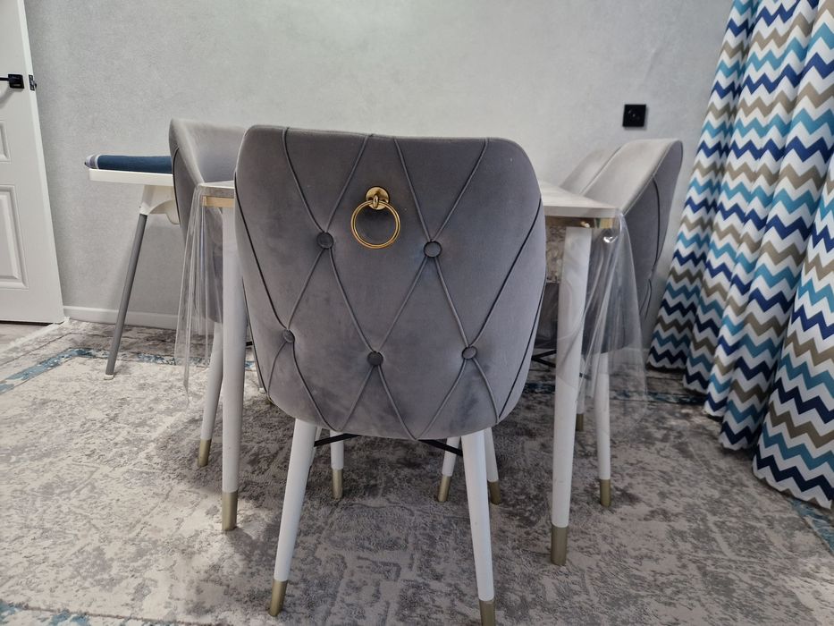 Стол со стульями