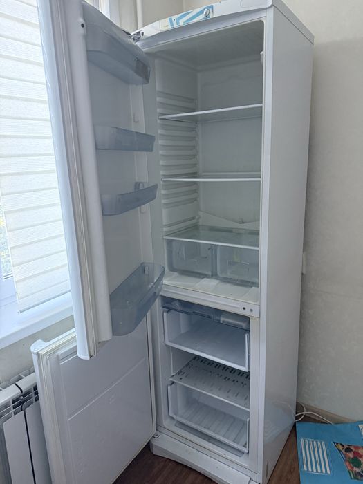 Холодильник indesit