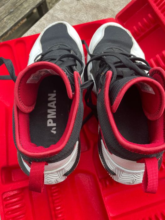 Детски оригинални маратонки  като нови 38 номер