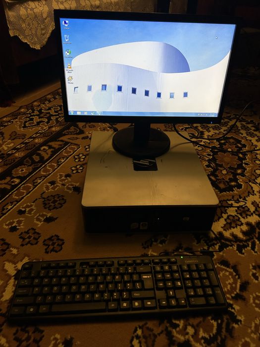 Pachet calculator + monitor + tastatura