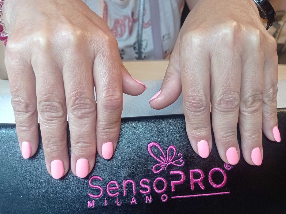 Persoana Fizica Autorizata, Manichiură.