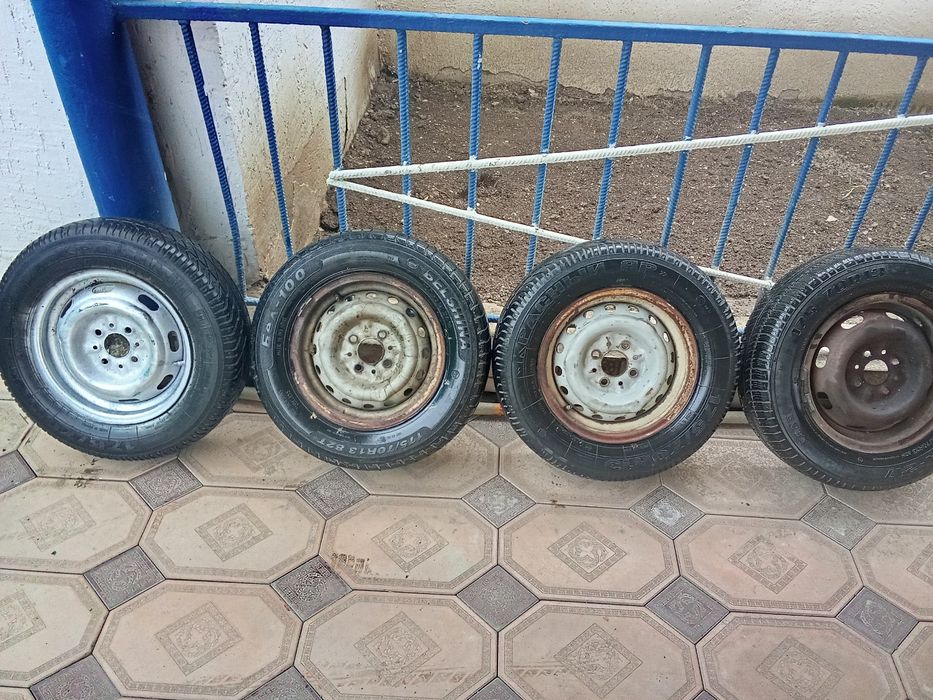 Продам летнюю резину комплект