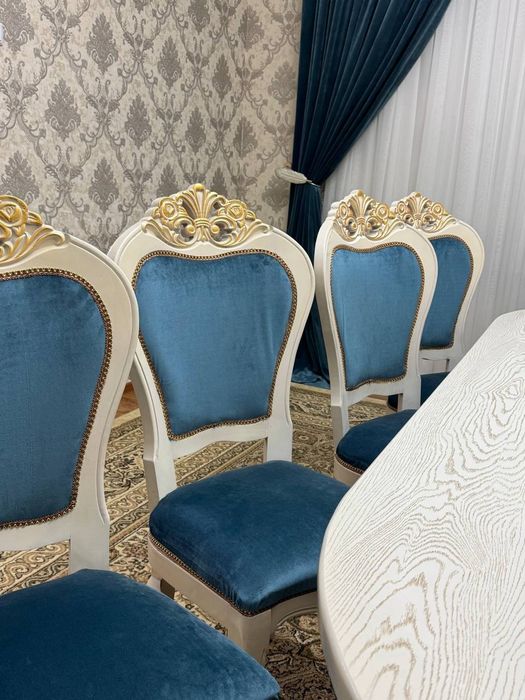 Продаётся стол со стульями