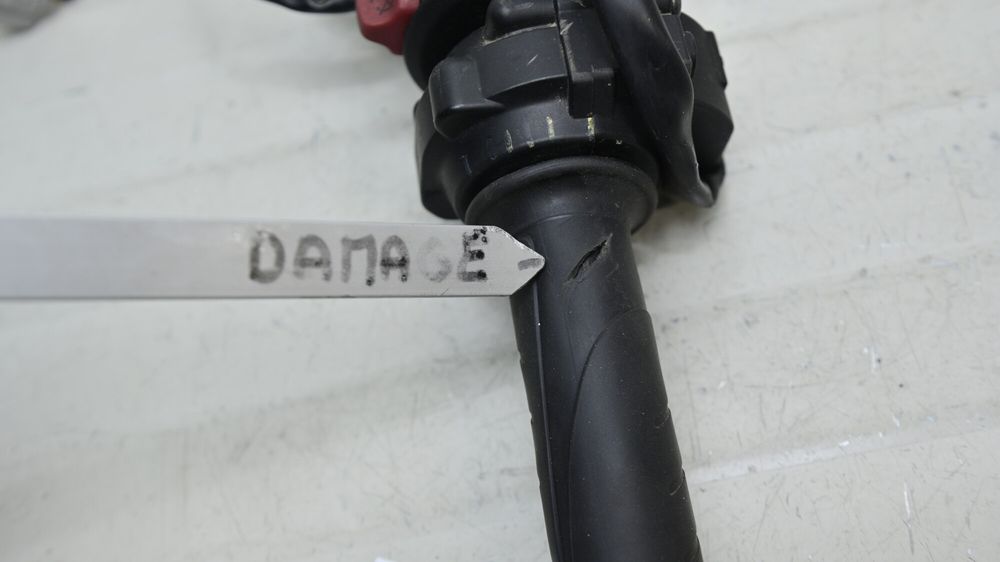 Semighidon Dreapta Cu Maneta Acceleratie Si Bloc Comenzi Ducati
