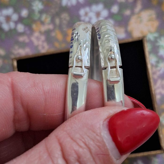 Нови твърди сребърни гривни