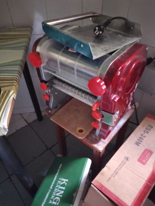 Тестораскаточная машинка