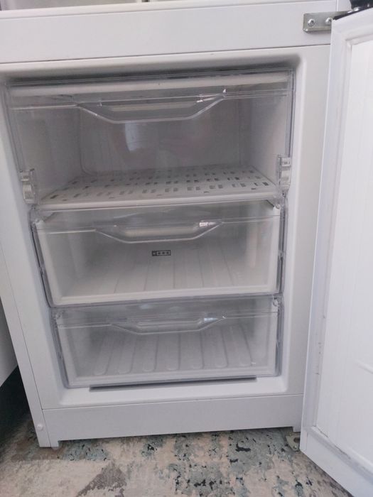 Продам холодильник INDESIT
